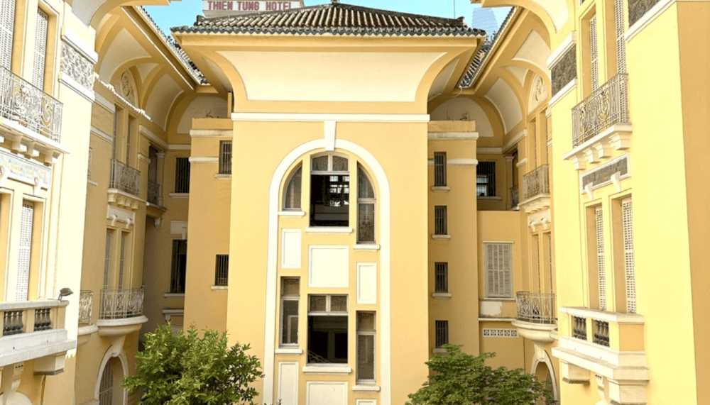 Beyond its architecture, the Ho Chi Minh City Museum of Fine Arts is shrouded in legends, including "The Ghost of the Hua Family," about a girl seen weeping in the hallway (Source: Fanpage Bảo tàng Mỹ thuật TP. HCM - Fine Arts Museum, HCMC)